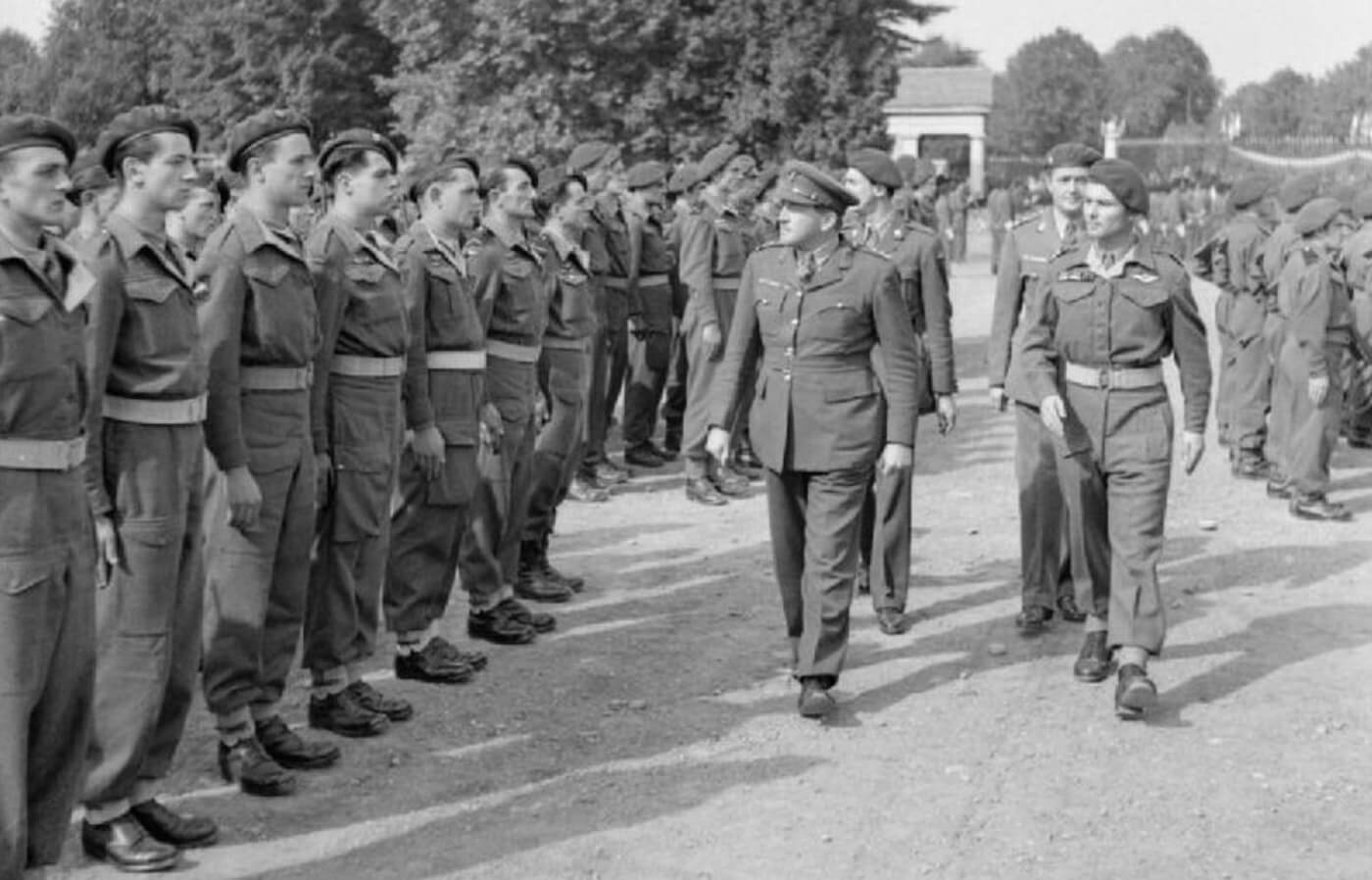 General Calvert inspects the 2e and 3e RCP of the SAS Brigade at Tarbes, August 1945.