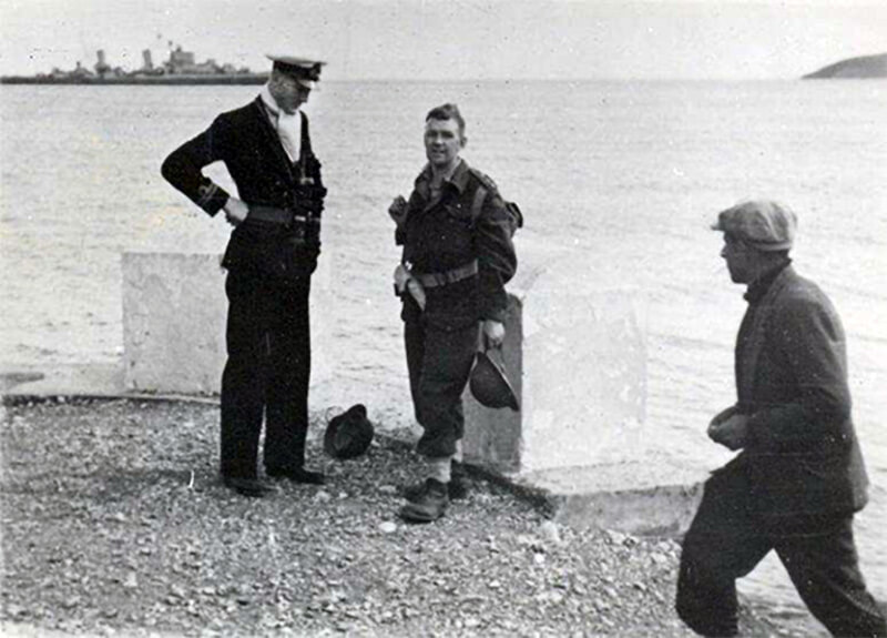 Lieutenant Hainemann, acting commander of Tilos, with Captain Hillman, after the failed first attempt of the Sacred Band at the liberation of the island 