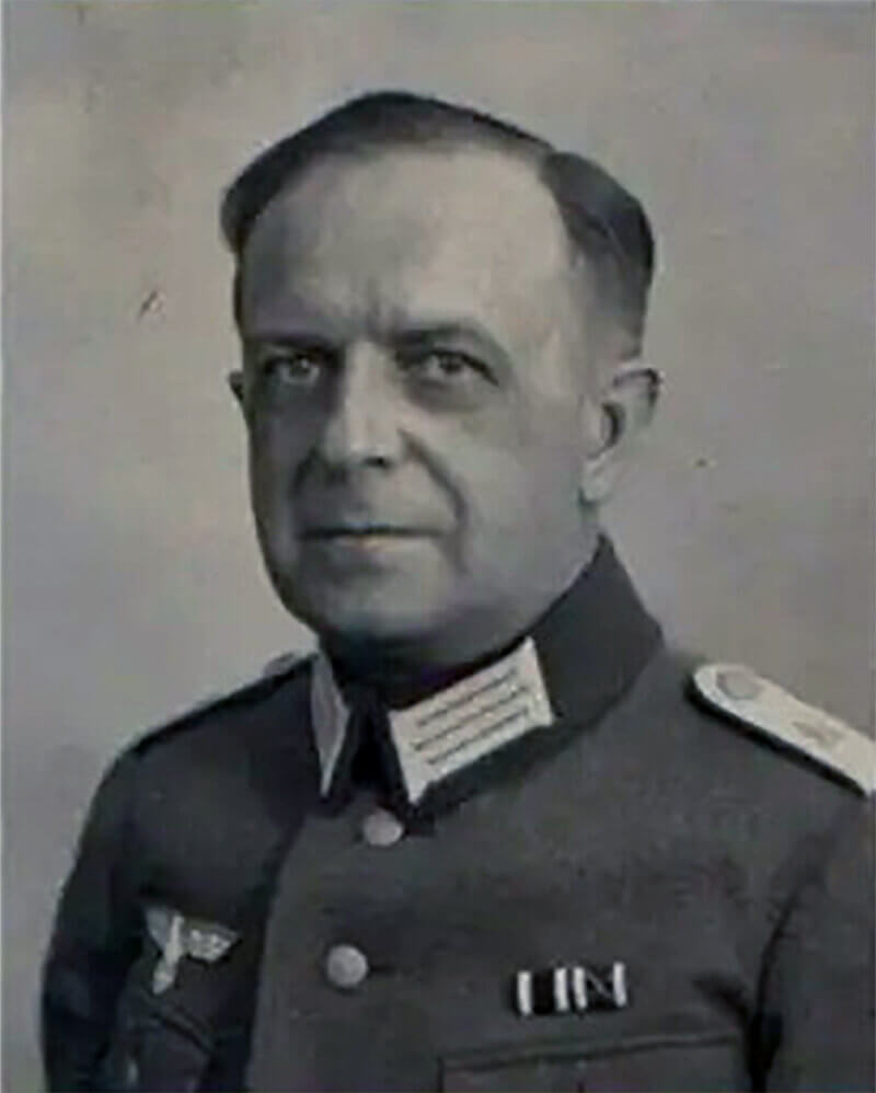 Hauptmann Dr. Theodor von Hippel