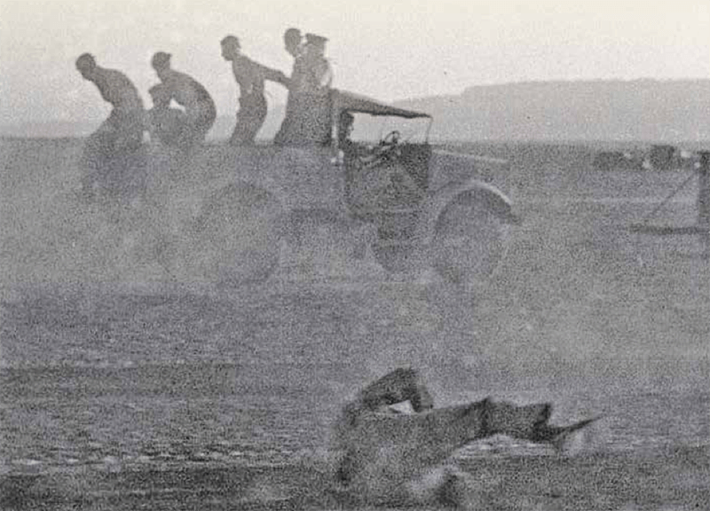 Parachute training at Kabrit