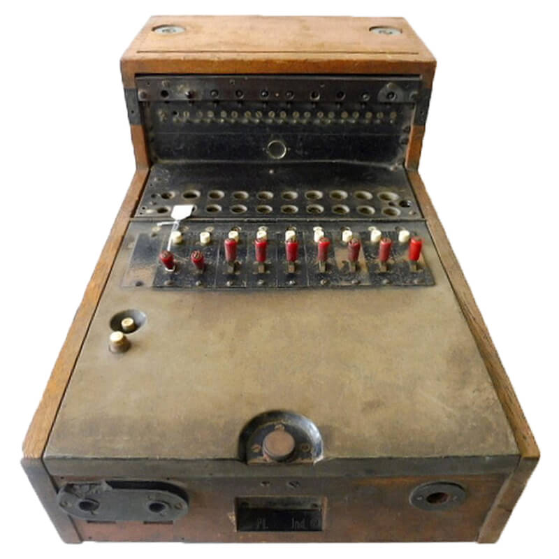 Feldklappenschrank Modell 1933