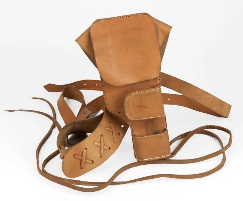 shoulder holster, 9mm/.45 pistol (EQU 12200) shoulder holster
A light brown leather shoulder holster with leather fittings and string for attachments. Copyright: ý IWM. Original Source: http://www.iwm.org.uk/collections/item/object/30103066