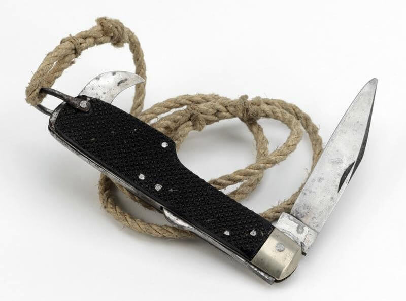 SOE tyre slasher knife with folding clip-pointed blade