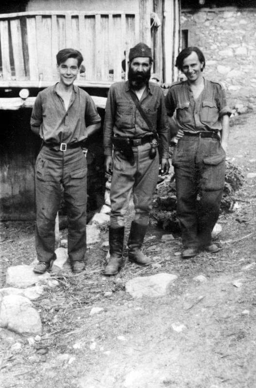 SPECIAL OPERATIONS EXECUTIVE (SOE) AGENTS AND PARTISAN SPECIAL FORCES IN MACEDONIA DURING OPERATION BETHESDA, MAY - DECEMBER 1944 (HU 67339) Gunner Jimmy Patch and Trooper Ron Hill of the Long Range Desert Group (LRDG) with a bearded Macedonian guerrilla fighter. Copyright: ý IWM. Original Source: http://www.iwm.org.uk/collections/item/object/205124202