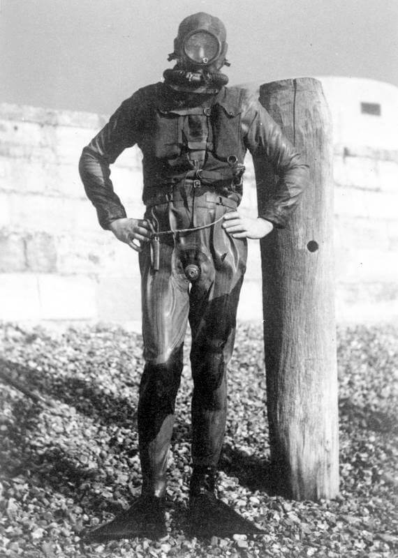SERVICE OF MAJOR JOHN BROWN IN SPECIAL OPERATIONS EXECUTIVE (SOE) AT STA IX, THE FRYTHE,    WELWYN GARDEN CITY IN THE SECOND WORLD WAR (HU 56773) A diver wearing the Sladen 'Clammy Death' suit worn by 'Sleeping Beauty' operators. Copyright: ý IWM. Original Source: http://www.iwm.org.uk/collections/item/object/205047610