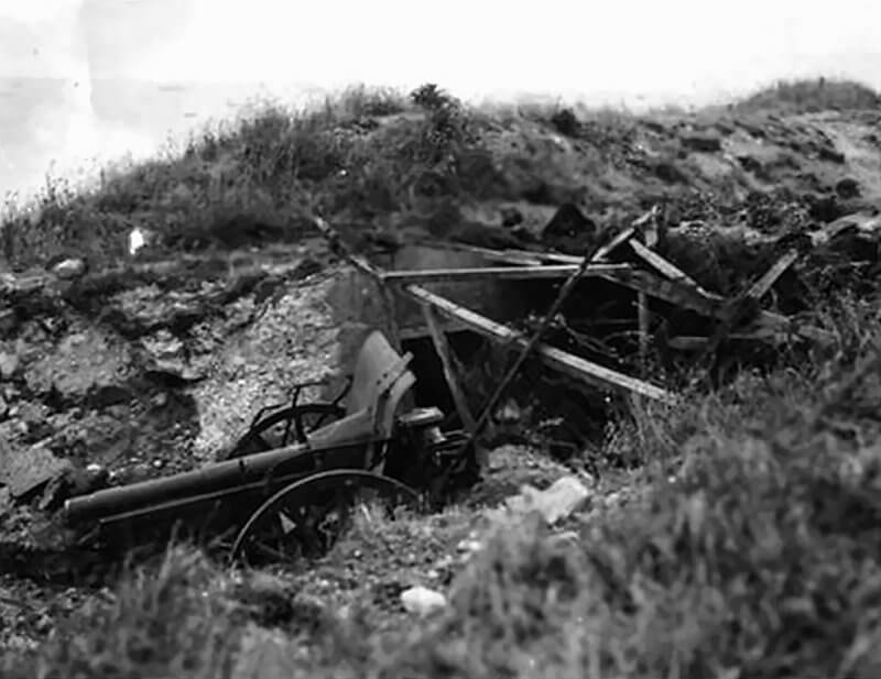June 1944. Captured Czech 75 mm Skoda field gun in German service, positioned within widerstandsnest 60.