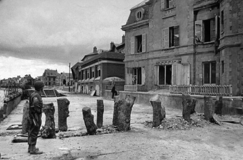 Boulevard of Grandchamp-les-Bains.