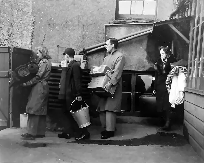 Slapton villagers during the evacuation from the training area.