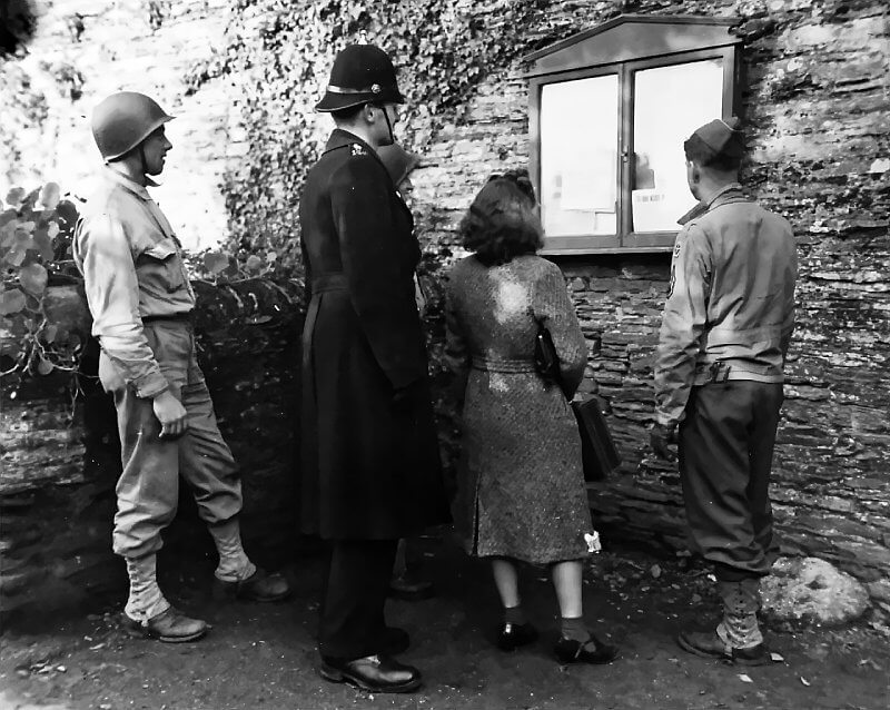 Slapton villagers, Policeman and U.S. soldiers during the evacuation from the training area.