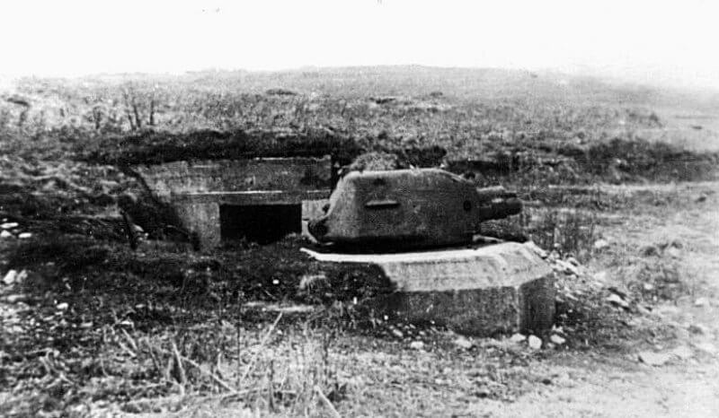 June 1944. Renault tank turret used as a static defensive position at Widerstandsnest 60, photographed by the U.S. 336th Engineer Combat Battalion.