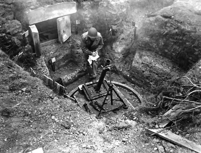 One of the concrete 81 mm Gr.W.278(f) mortars of WN 64 with turntable feature, alongside an ammunition niche for storing bombs and spare parts.