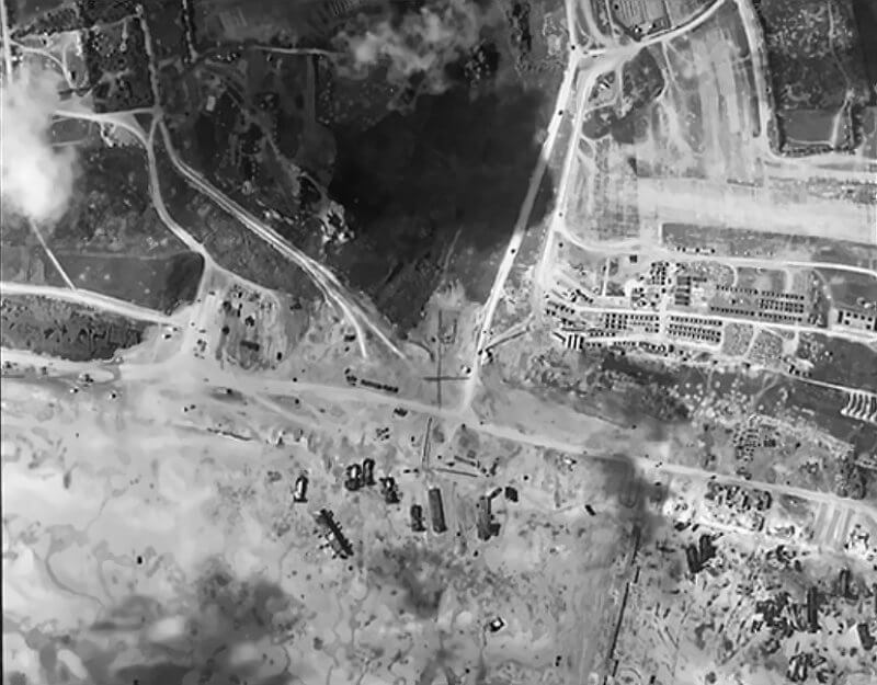 Air photo 1944 showing WN64 at the E-1 draw, with tents, vehicles and trackways densely filling the area.