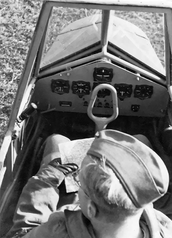 Cockpit and pilot of the DFS 230 Lastensegler.