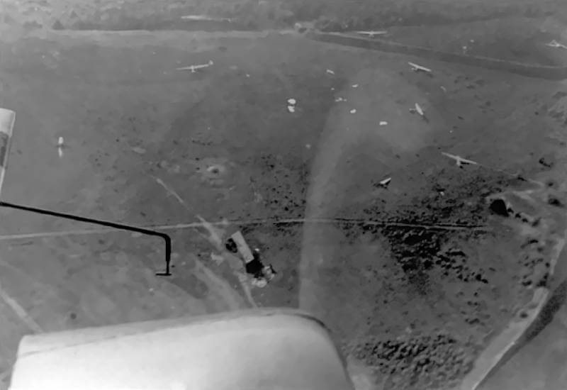 A reconnaissance aerial photograph of Fort Eben-Emael, taken in April 1940. The image shows that the banks (glacis) of the fort are devoid of defences, with no weapons or obstacles visible along the slopes.