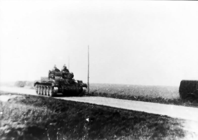 April 10th, 1945, Aalden. Cromwell tanks of 1st Squadron, 10th Mounted Rifle Regiment, on the move towards Westerbork.