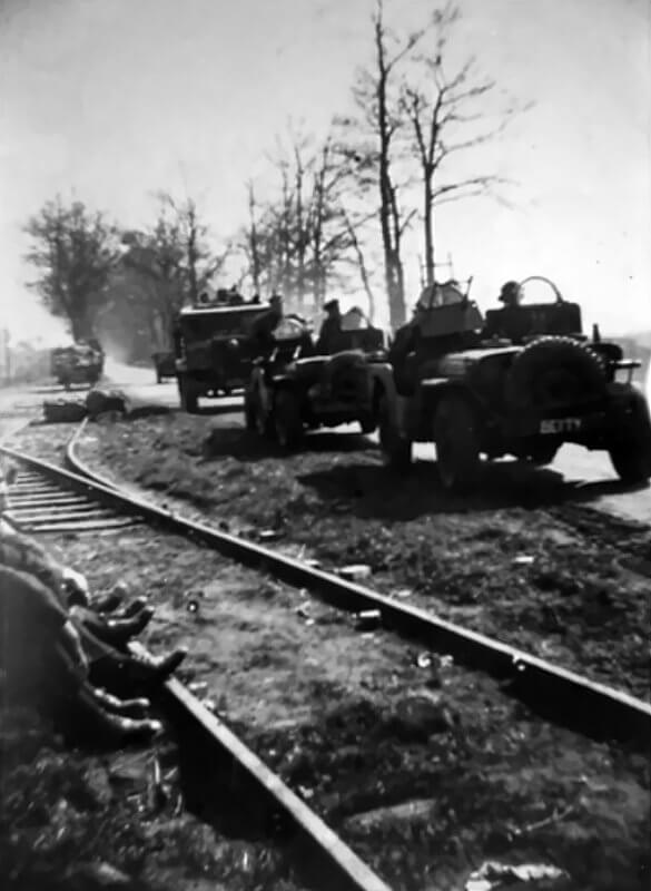 April 1945, near Oosterhesselen. A Belgian SAS jeep patrol, 5th SAS, on the move. Drawing on lessons from the Ardennes jeep operation of January 1945, the Belgians augmented their patrols with a motorised assault section transported by a 15-cwt truck, supported by two sections of 3-inch mortars, two per section.