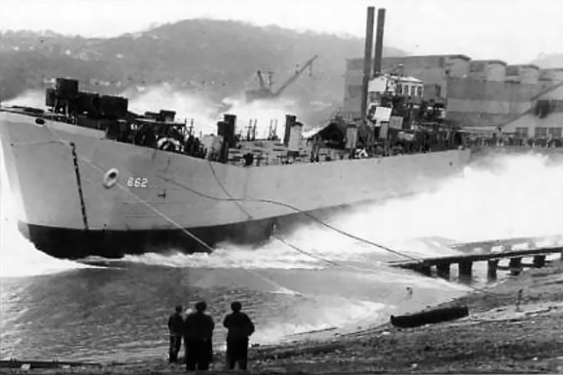 LST 662 being launched sideways from American Bridge, Ambridge, Pennsylvania.