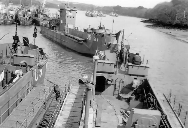 LCI,(L)'s moored before the Normandy Landings.