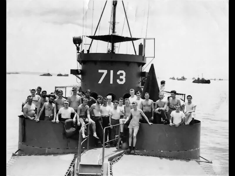 Crew of LCI,(L) 713.